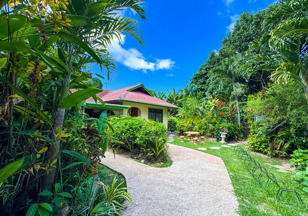 Buisson, La Digue